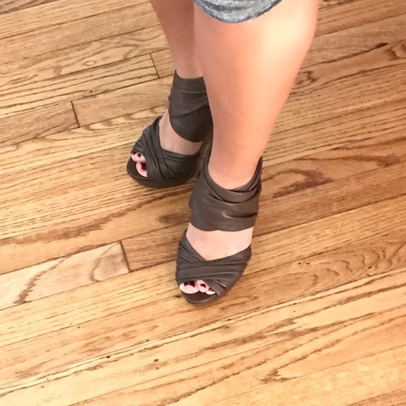 Pelle Moda brown heeled sandals - Picture 5 of 7